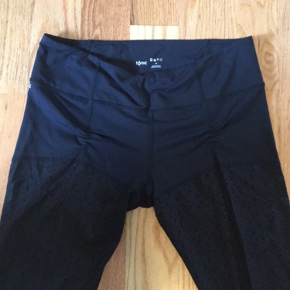 TONIC black yoga legging:: eyelet mesh - Picture 3 of 7